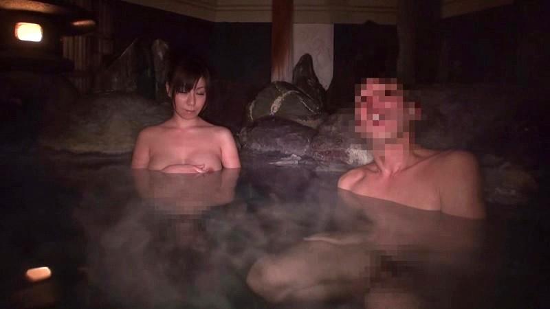 素人さんいらっしゃい！AV女優秋野千尋と混浴露天温泉でHなことしませんか？ サンプル画像（大）