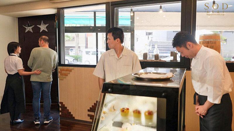 地元で愛される可愛いケーキ屋さんのオーナーは、性欲強めの超肉食系バリキャリ女子だった。 紗倉まな サンプル画像（大）