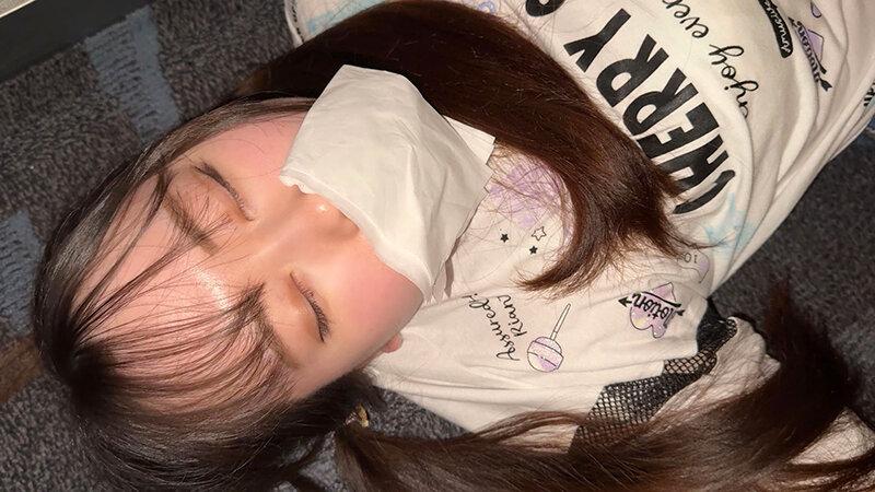 つきまとい12 ゴミ拾いをする清く正しい小さき美少女をつきまとい睡眠姦 偶然を装い出会い連れ去り飼育姦 綺麗なスジ●ンを精子で真っ白になるまで中出し サンプル画像（大）