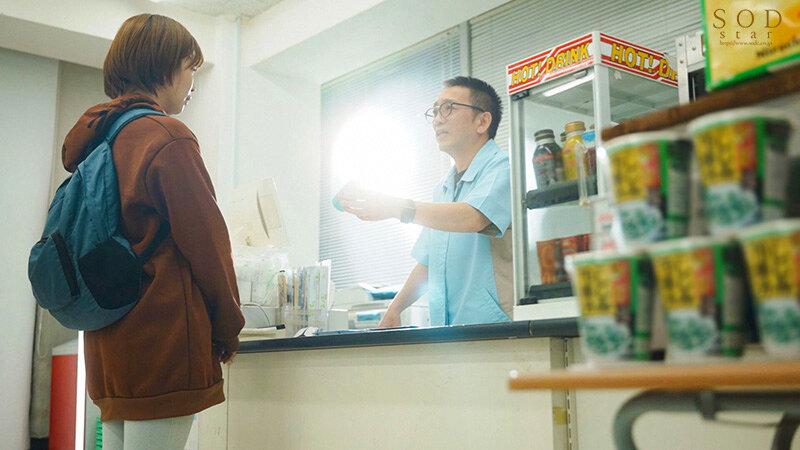 『学生時代のセクハラが忘れられなくて…。』結婚2年目の主婦が十数年ぶりにもう一度犯●れたくてバイトしていたコンビニの絶倫先輩に会ってしまった。 紗倉まな サンプル画像(大)